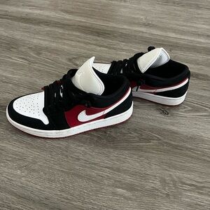 Size 8 Jordan 1 lows